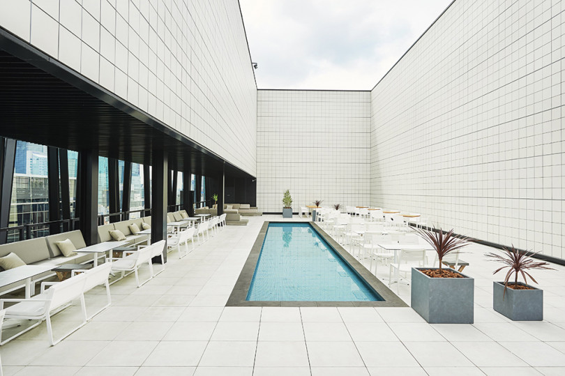 WHITE & SKY -POOLSIDE BEER GARDEN-