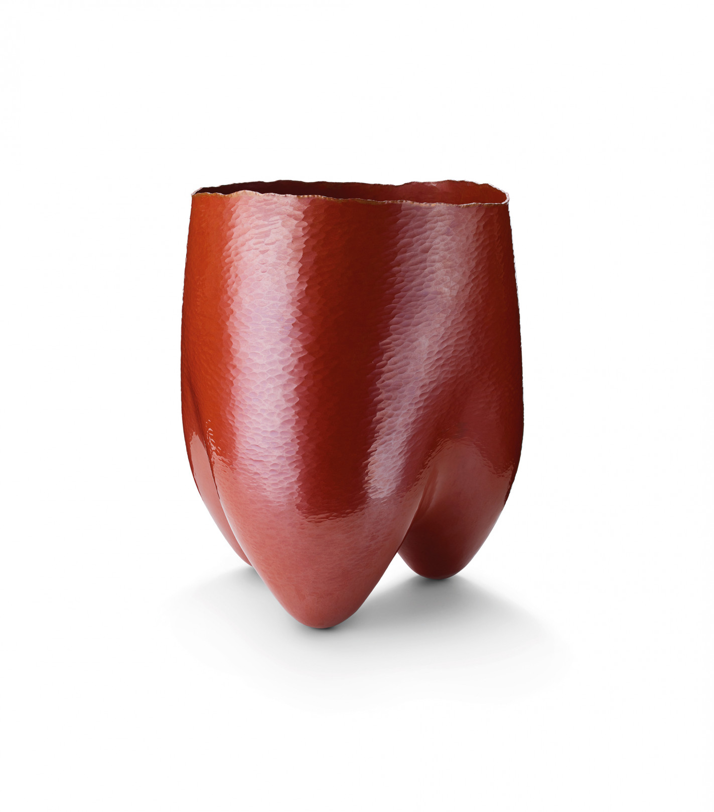 井尾鉱一, 日本 『Three Legs Vase』煮色仕上げの銅、165 x 170 x 245 mm 2018年