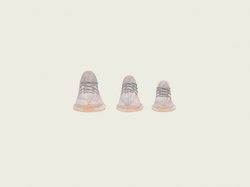 「YEEZY BOOST 350 V2 Synth (FV5578)」（メンズ/ウィメンズ 2万8,000円）、「YEEZY BOOST 350 V2 Synth KIDS (FV5675)」（キッズ 1万8,000円）、「YEEZY BOOST 350 V2 Synth INFANT (FV5671)」（ベビー 1万6,000円）