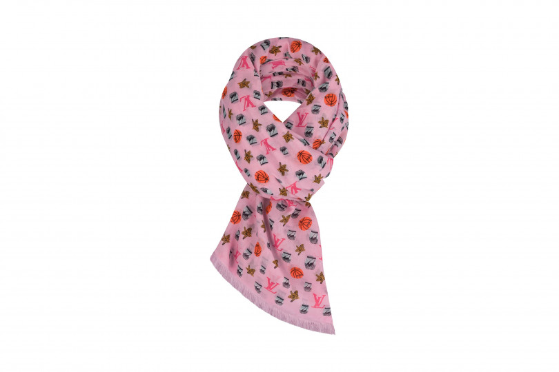 「Monogram stole pink」（8万4,000円）