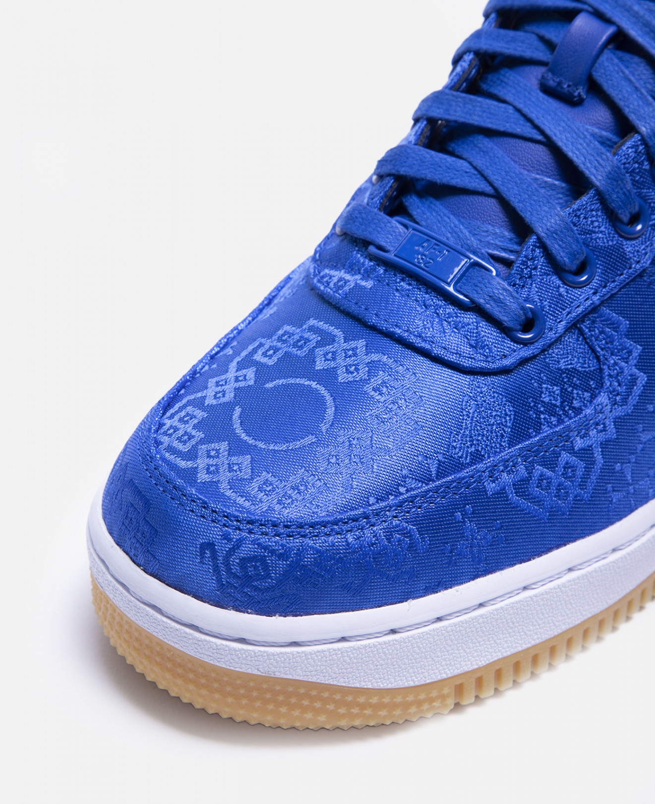 CLOT×NIKE「ROYALE UNIVERSITY BLUE SILK FORCES」（2万5,000円）国内では伊勢丹新宿店で11月2日より先行販売