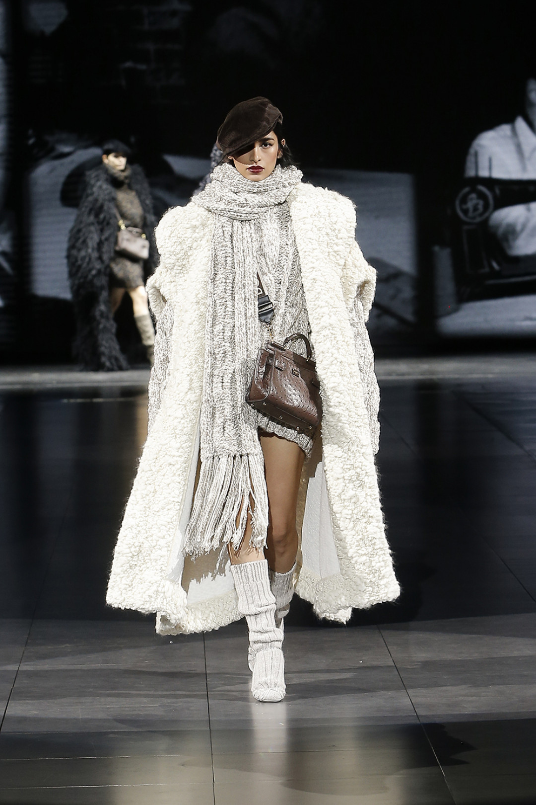 ドルチェ＆ガッバーナ（Dolce&Gabbana）が、2月23日イタリア・ミラノで2020-21秋冬コレクションショーを開催した。