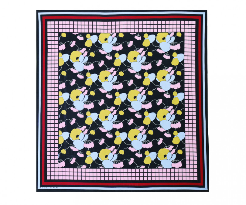 フロシキスカーフ「BLACK FLOWER」（7,500円 / 91x87cm）