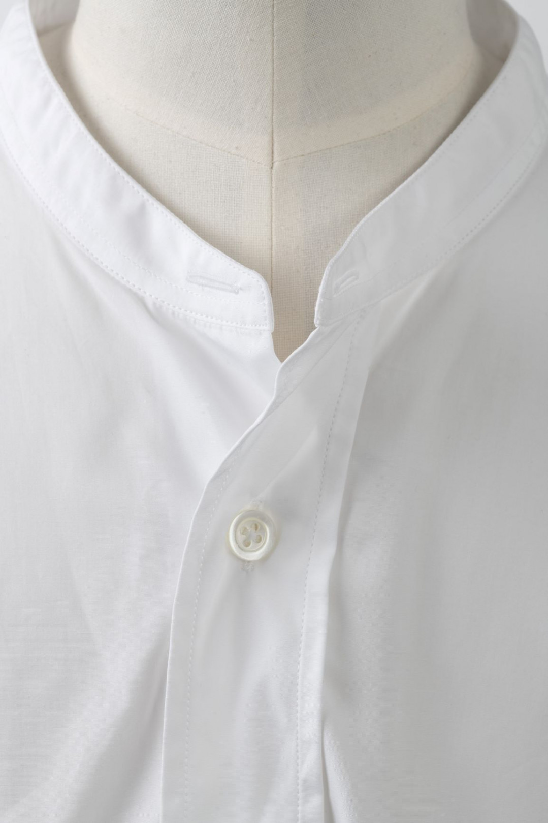 「MEN/WOMEN COLLARLESS SHIRT」（5万9,000円）