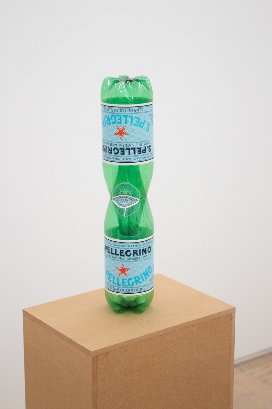 齋木克裕 「My Inside Is Your Outside, Your Outside Is My Inside #2,3」（2017年） Plastic bottle / 395 x 83 x 83 mm