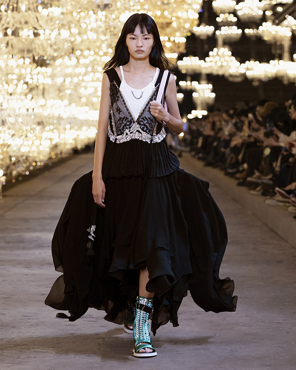 WOMEN’S SPRING-SUMMER 2022 SHANGHAI SPIN-OFF SHOW