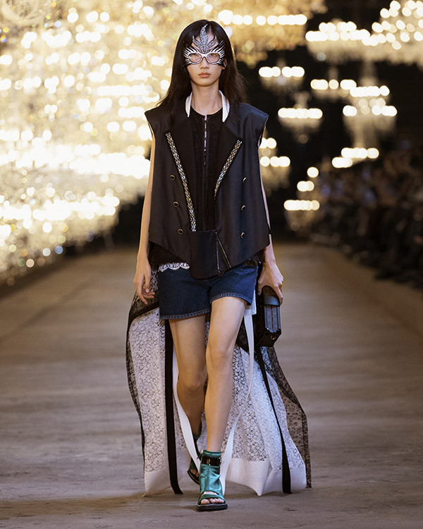 WOMEN’S SPRING-SUMMER 2022 SHANGHAI SPIN-OFF SHOW