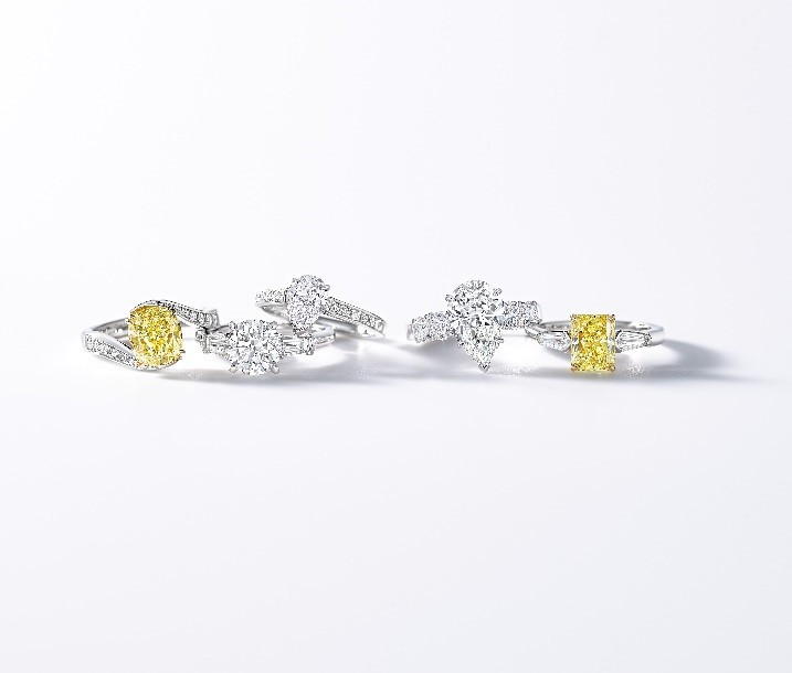 <GOOD HOPE> （左から）リング（Pt、K18YG、イエローダイヤモンド）中石約2.58ct 脇石計約0.17ct  770万円 リング（Pt、ダイヤモンド）中石約2.03ct 脇石計約0.56ct 1,188万円 リング（Pt、ダイヤモンド）中石約1.06ct 脇石計約0.14ct  341万円 リング（Pt、ダイヤモンド）中石約3.09ct 脇石計約1.01ct   2,200万円 リング（Pt、K18YG、イエローダイヤモンド）中石約2.01ct 脇石計約0.40ct  660万円