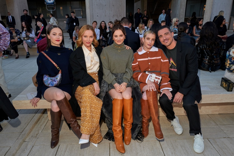 IRIS APATOW, LESLIE MANN, MAUD APATOW, EMMA ROBERTS & ANDREW KUHSE