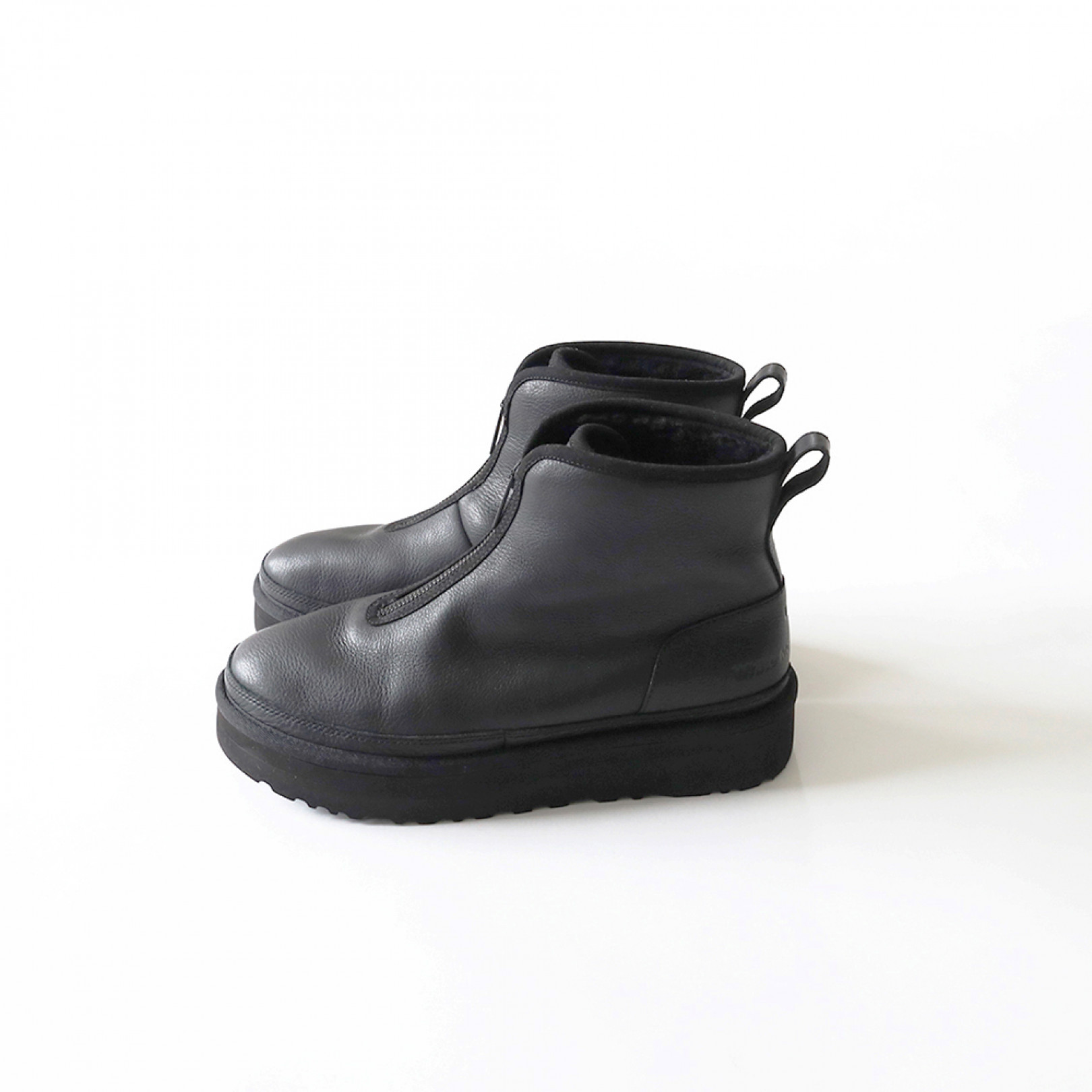 UGG x WM Neumel High Zip（ブラック） 3万6,300円（税込） *10月8日発売予定