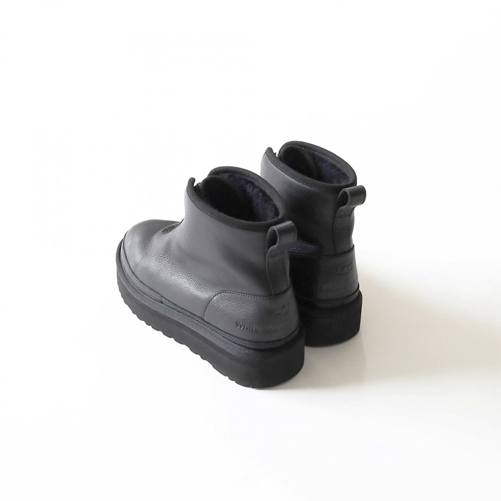 UGG x WM Neumel High Zip（ブラック） 3万6,300円（税込） *10月8日発売予定