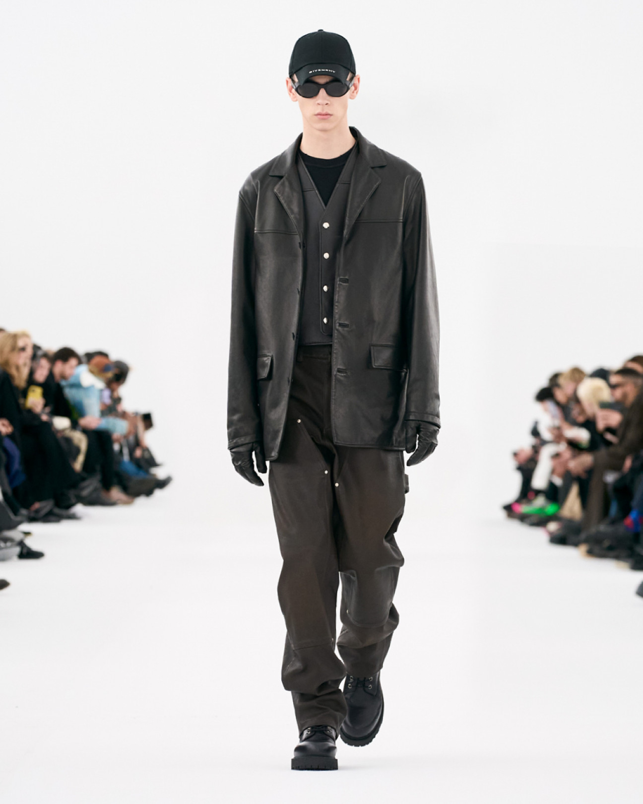 GIVENCHY FALL - WINTER 2023 MEN'S READY-TO-WEAR COLLECTION