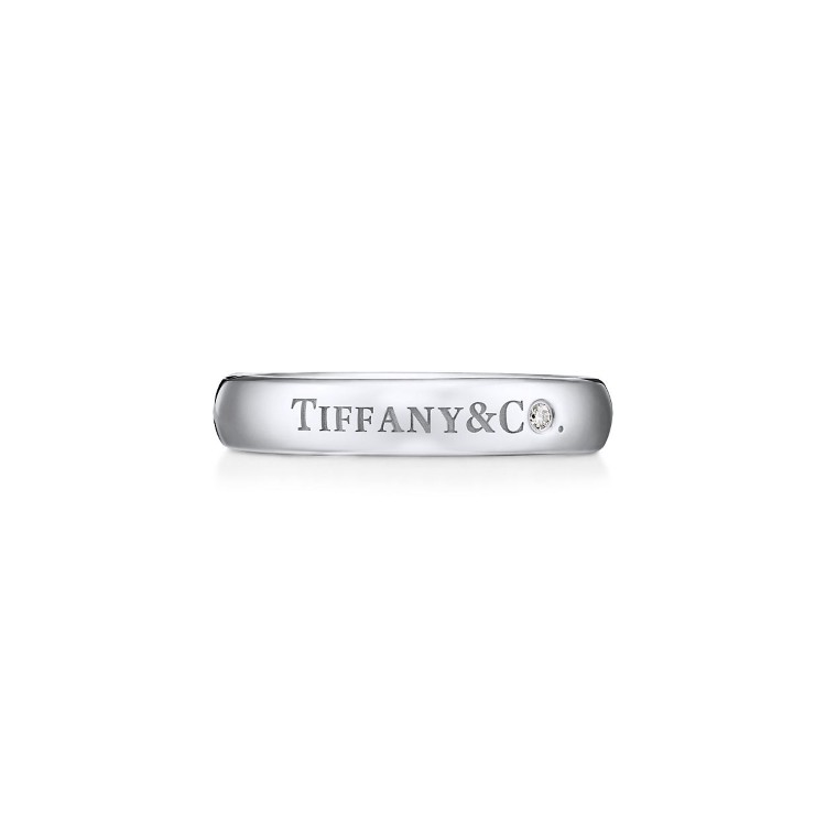 Tiffany & Co.® バンドリング 4mm プラチナ、ダイヤモンド(1石0.01ct) 36万8,500円(税込)